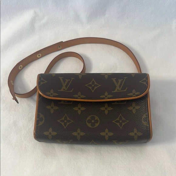 Louis Vuitton Handbags - Louis Vuitton Monogram Crossbody Bag